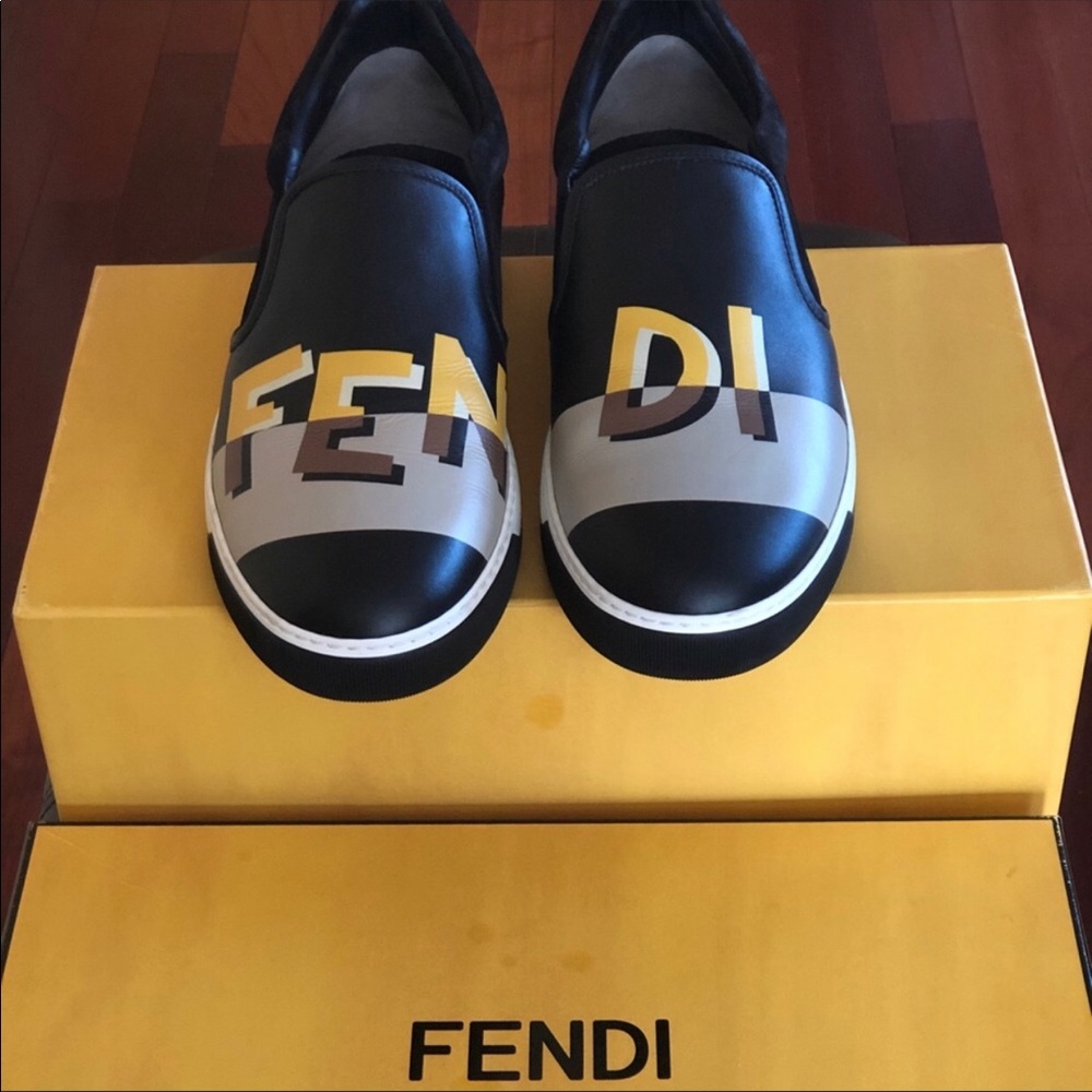 Fendi  shoes🔥✅💯8.5 euro size Nd 9 us size